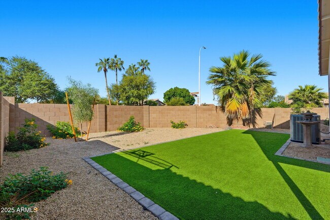 Building Photo - 1294 N Blackstone Dr