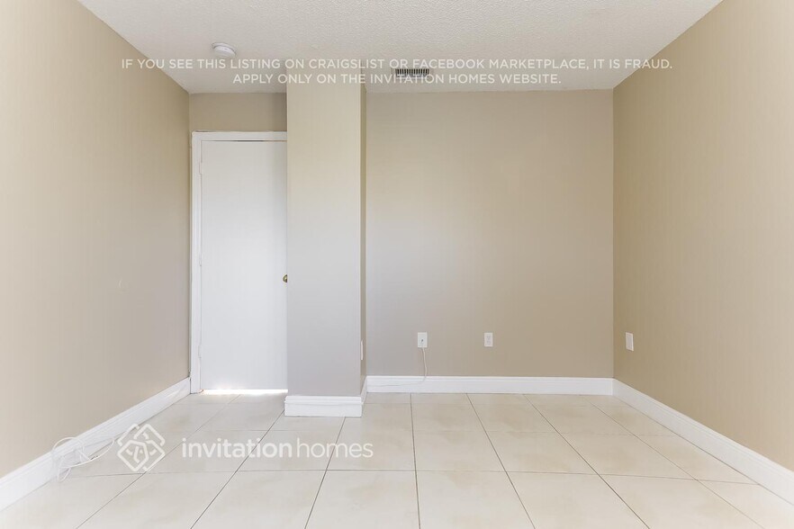 Building Photo - 16201 SW 141st Ave