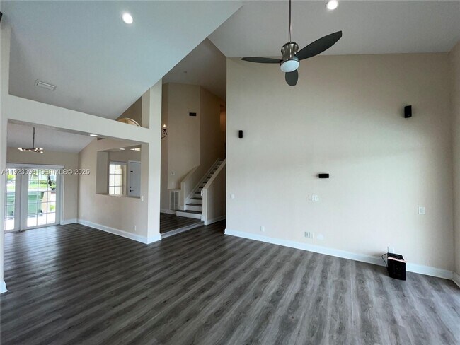 Building Photo - 1127 Laguna Springs Dr