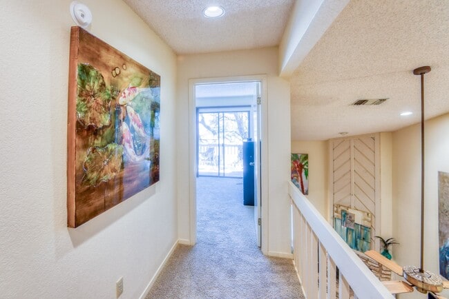 Building Photo - 307 Crestview