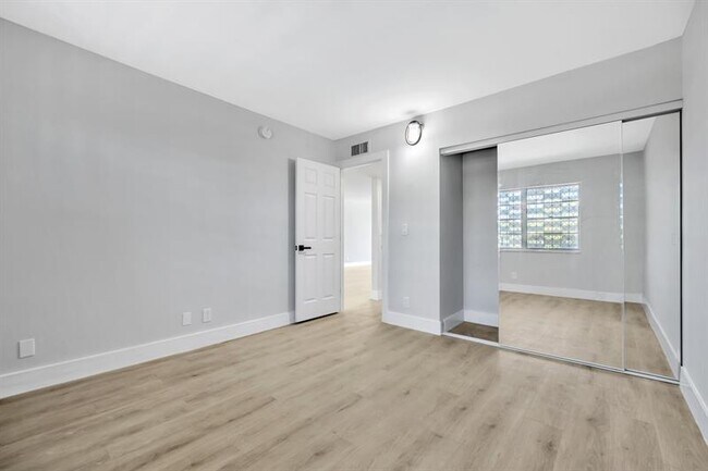 Building Photo - 3050 NE 16th Ave