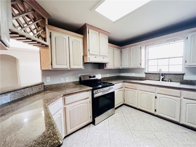 Building Photo - 18 La Vista St