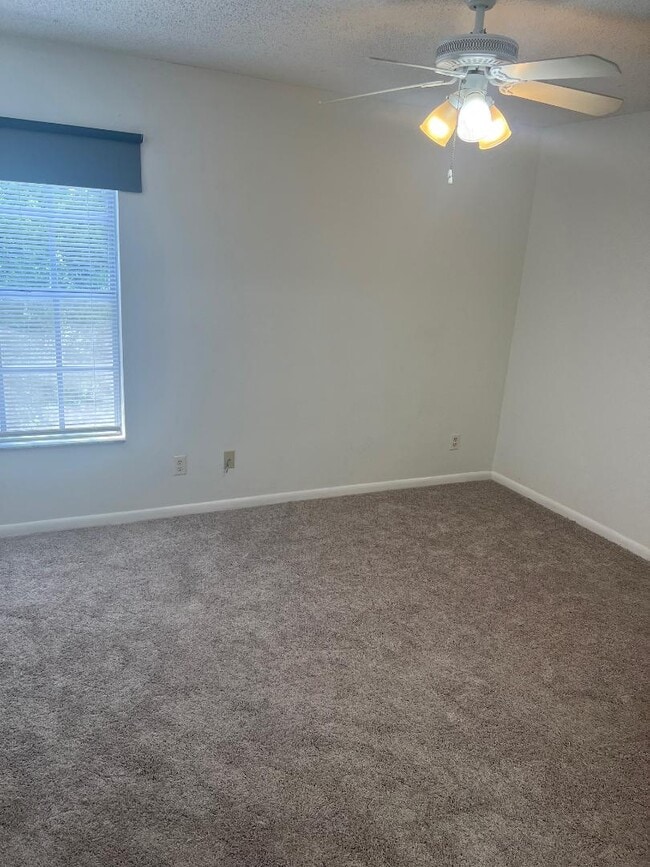 Building Photo - 12332 Villager Ct