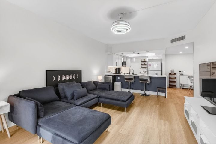 Building Photo - 50 SW 3rd Ave