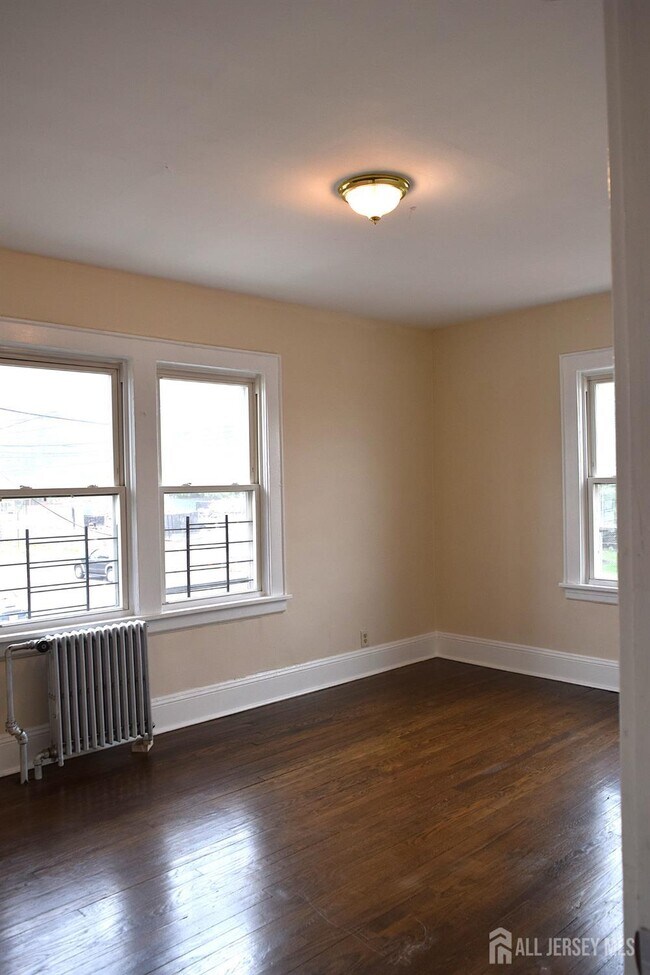Building Photo - 219 Avenel St