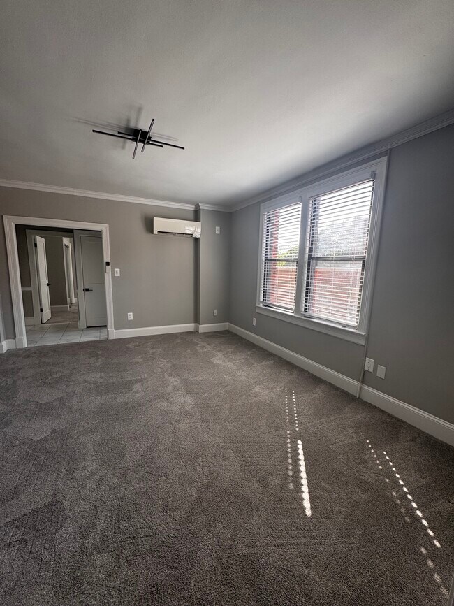 Building Photo - Lincoln Arms Apartments