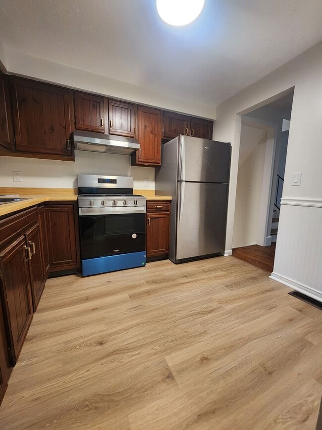 Building Photo - For Rent – Beautiful 3-Bedroom Split-Level...