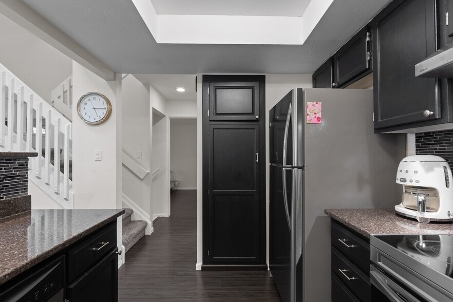 Building Photo - 2685 S Dayton Way