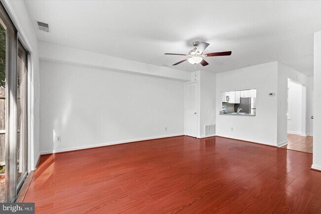 Building Photo - 8123 Kingsway Ct