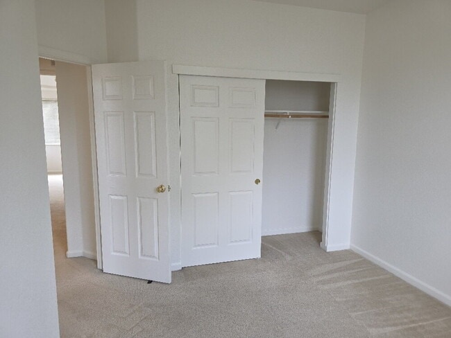 Building Photo - Beautiful house for rent in Folsom 4 bd 3 bath 1920 sq feet