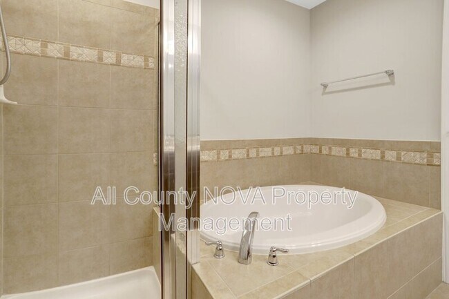 Building Photo - 2093 Laura Mews Pl