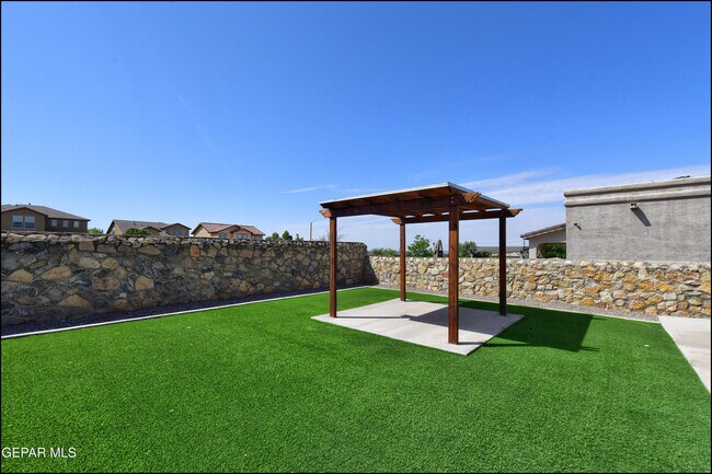 Building Photo - 7528 Wolf Creek Dr