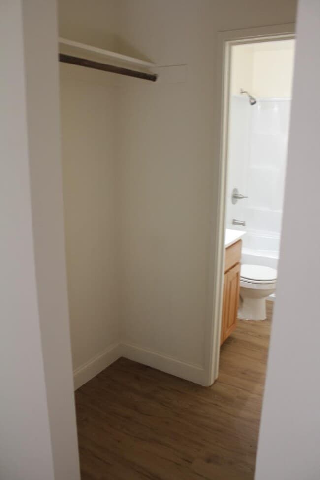 Building Photo - 109 Piccadilly Pl