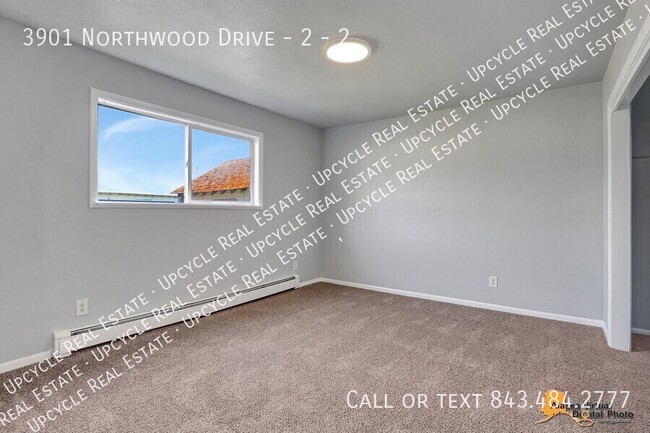 Building Photo - 3901 Northwood Dr