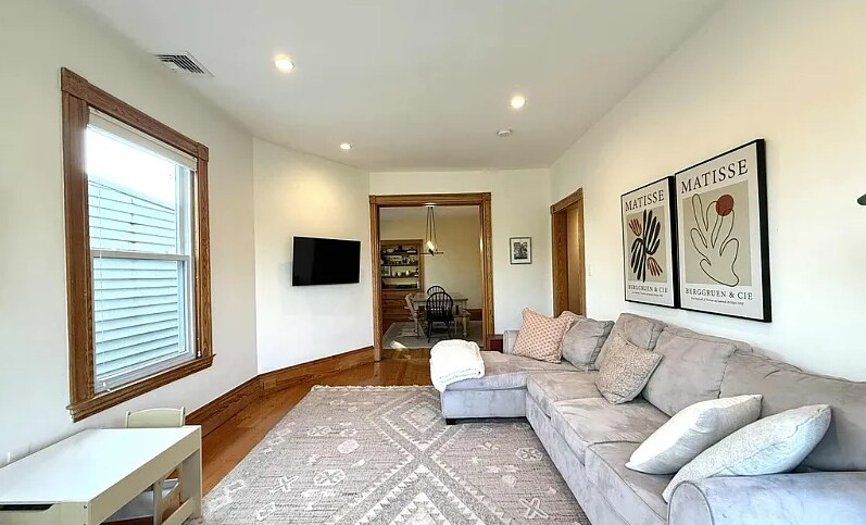 Building Photo - 14 Saint Martin St