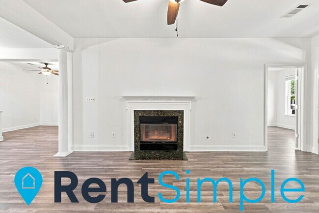 Building Photo - 13890 Chelmsford Dr