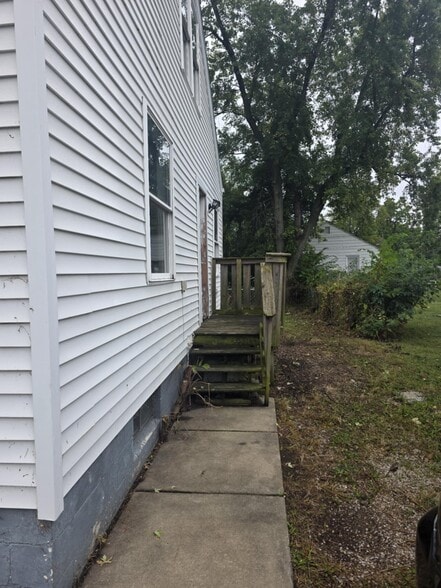 Building Photo - 1311 E Garfield Ave