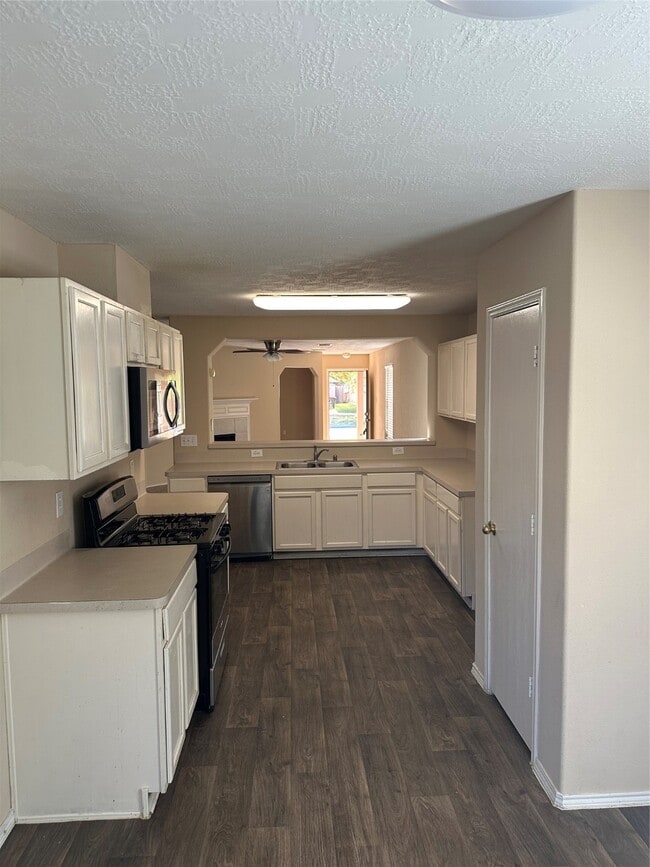 Building Photo - 16939 Suffolk Bridge Ln