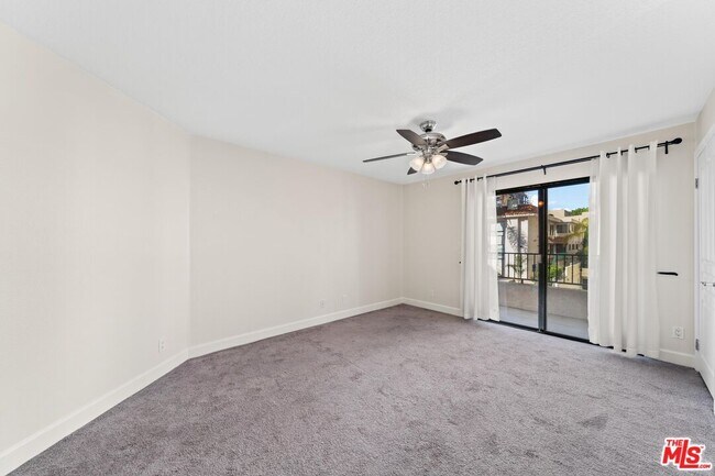 Building Photo - 1633 S Bentley Ave