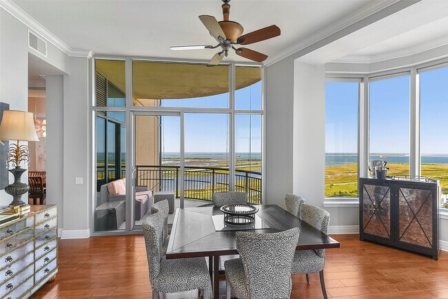 Building Photo - 801 E Beach Dr