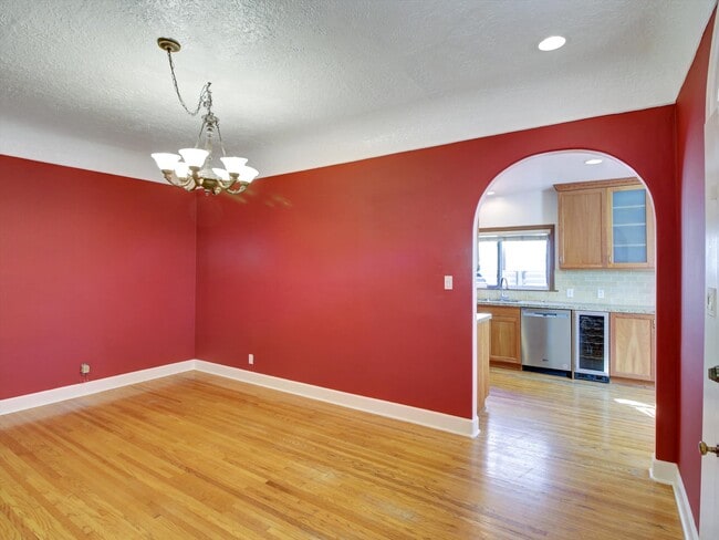 Building Photo - 203 S Stanley Dr