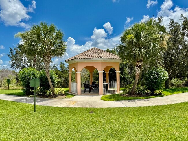 Building Photo - 12120 SW Elsinore Dr