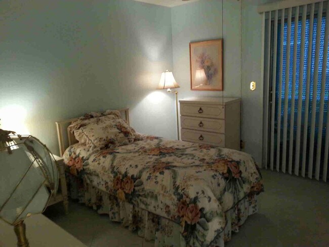 Building Photo - 300 Horizon W