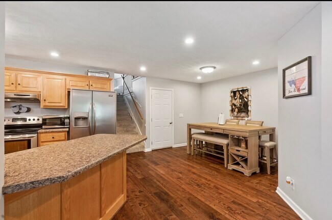 Building Photo - 125 Foxrun