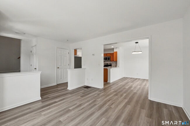 Building Photo - 21 Whitmore Ln