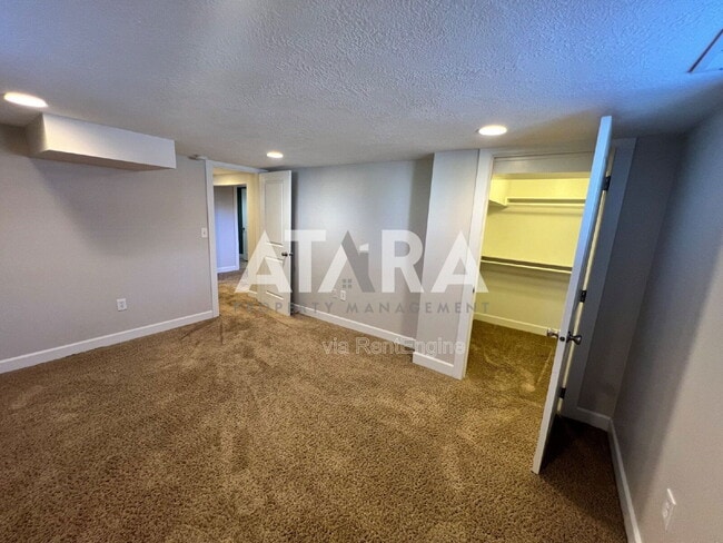 Building Photo - 2559 Wilmington Ave