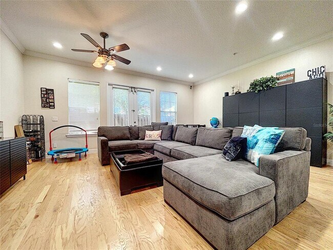 Building Photo - 3210 W Horatio St