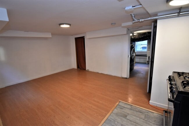 Building Photo - 306 24th St
