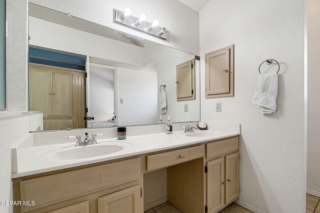 Building Photo - 4348 Loma Hermosa Dr