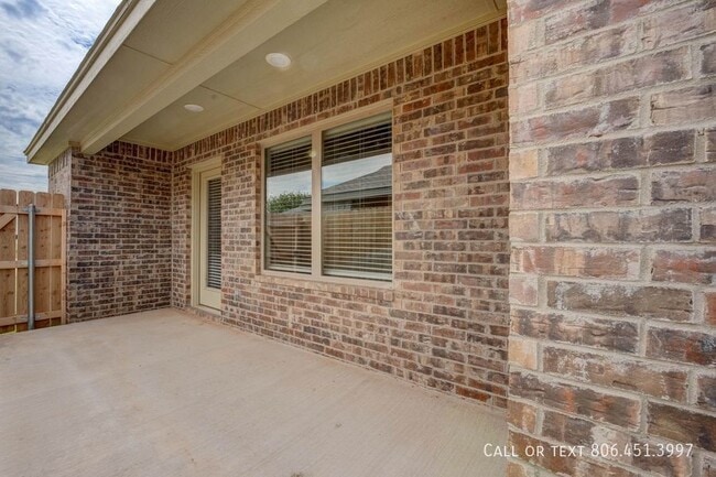 Building Photo - Gorgeous 3/2/2 in SW Lubbock