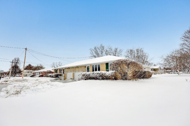 Building Photo - 1543 Buffalo St