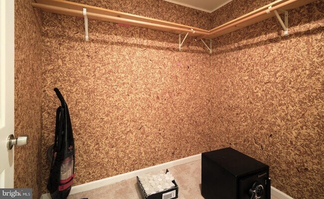 Building Photo - 51 Meadow Ln