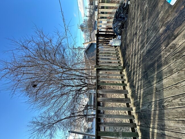 Building Photo - 7532 S Vernon Ave