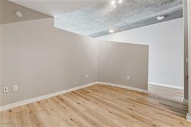 Building Photo - 1 Bedroom + 1 Bath with Views of Buckhead!