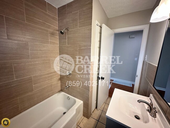 Building Photo - 3-Bed 1-Bath House