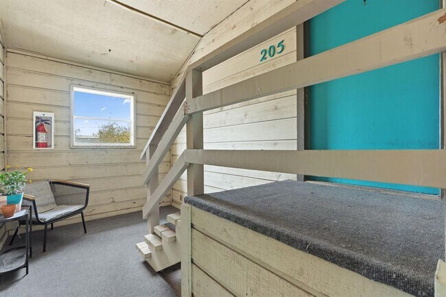 Building Photo - 3902 Peterson Ave