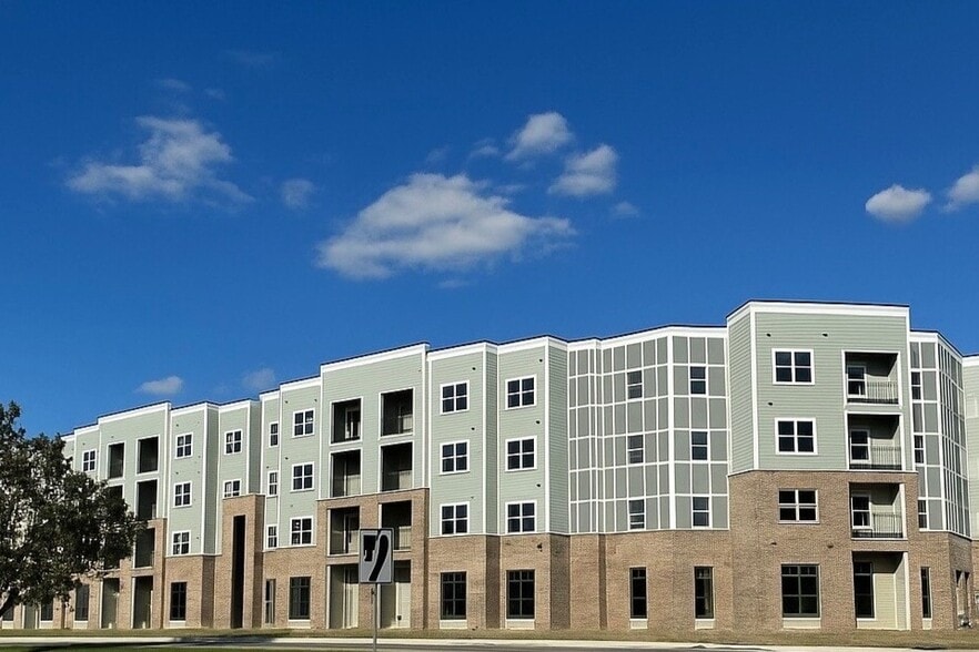 Building Photo - Liberty Gardens