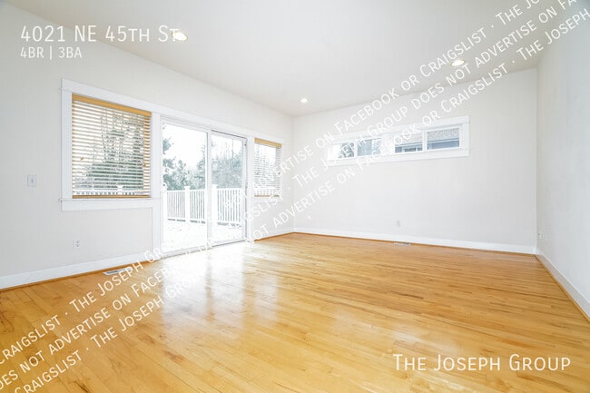Building Photo - 4021 NE 45th St