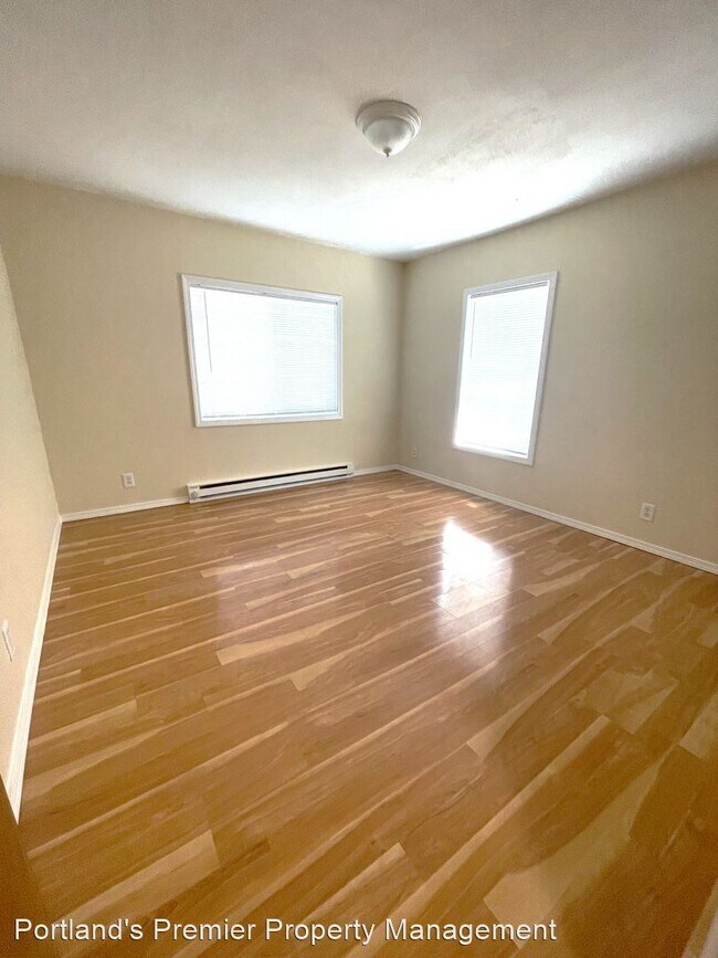 Building Photo - 4 br, 1 bath House - 9312 E Burnside Street