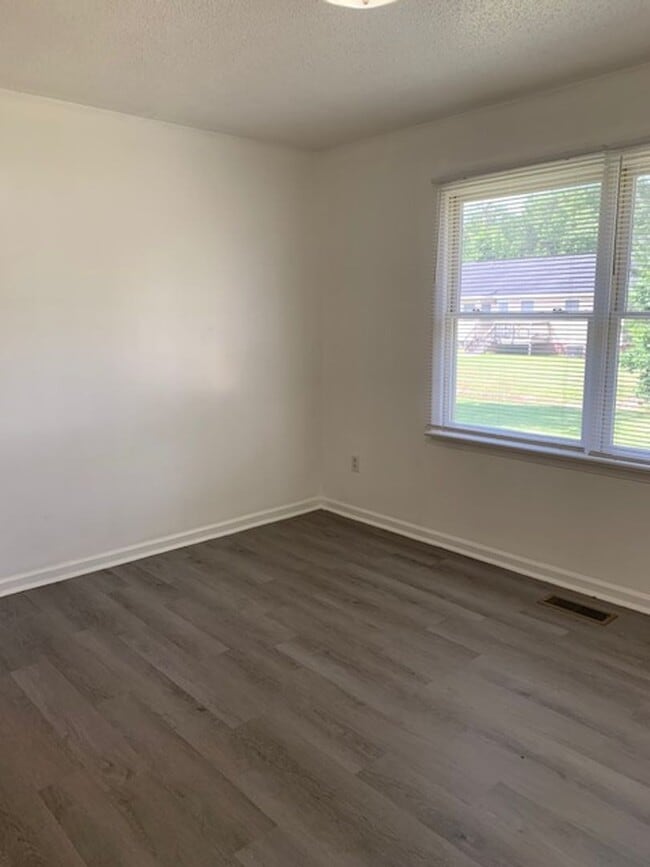 Building Photo - 408 Holly Ave