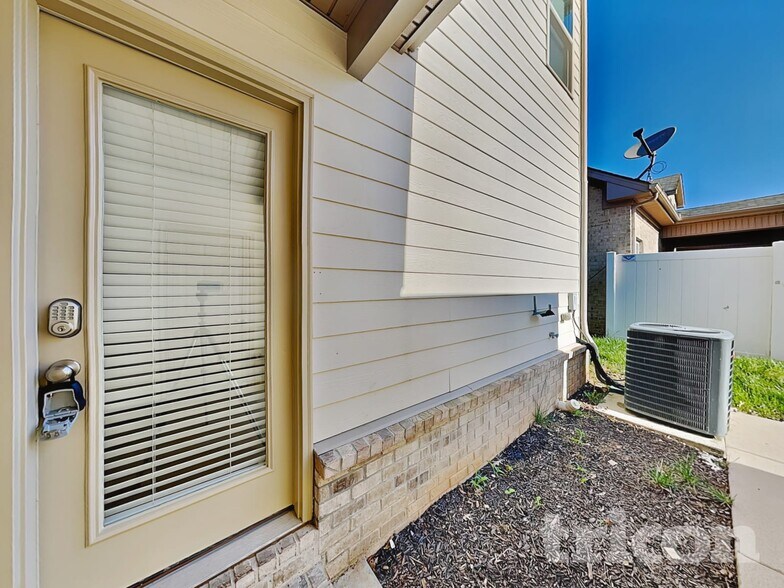 Building Photo - 2151 Cason Ln