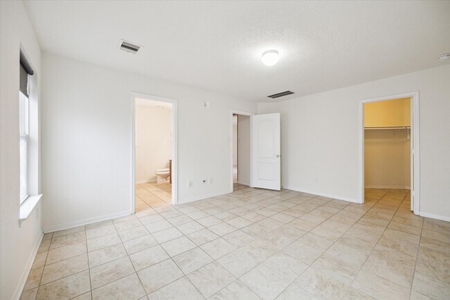 Building Photo - 16343 Oakside Hollow Ln