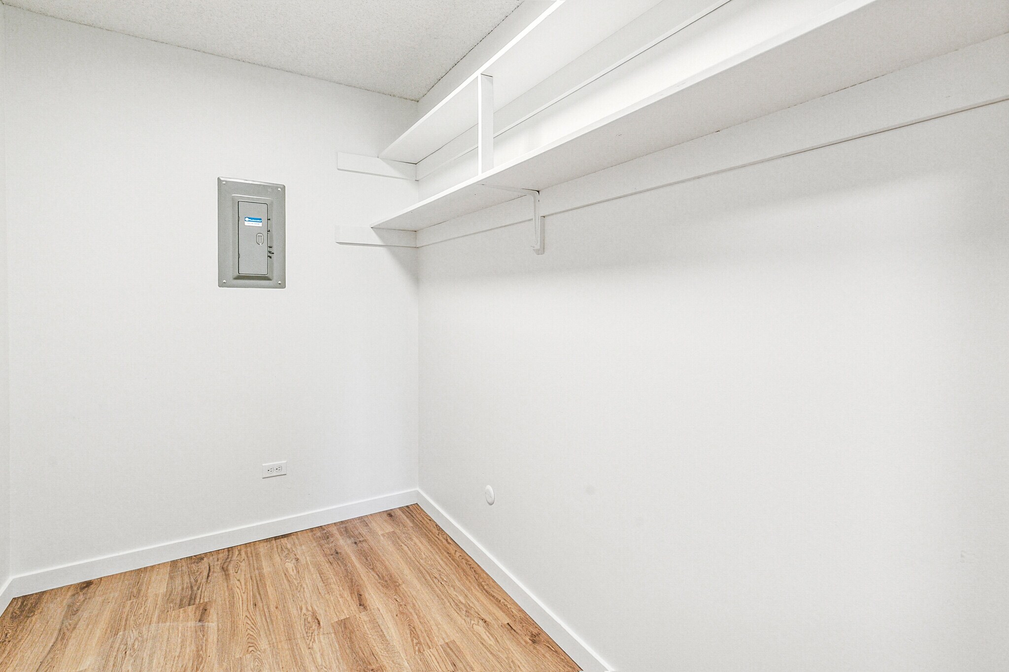 Building Photo - 725 S Alton Way