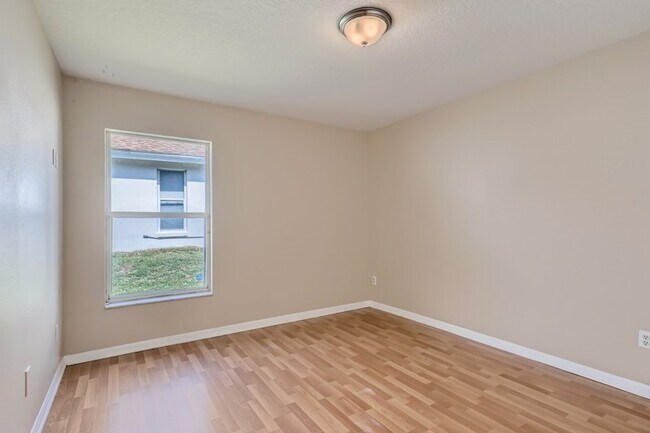 Building Photo - 212 Willow Bend Dr