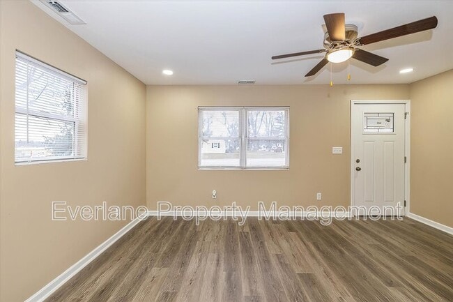 Building Photo - 1609 N Outer Dr