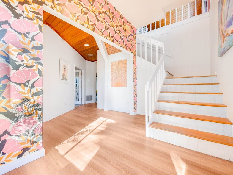 Building Photo - 5537 Pelican Way